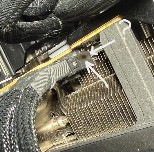 Адаптер питания 12V-2x6 буквально приварился к разъёму на видеокарте NVIDIA RTX 5090