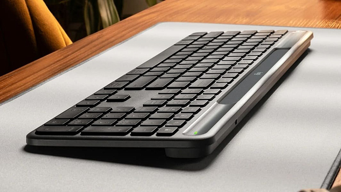 Клавиатура Logitech Signature Slim Solar+ K980 заряжается от света любой природы