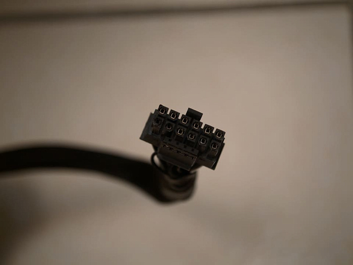 Кошка указала хозяину на плавление разъёма 12V-2x6 на видеокарте GeForce RTX 4090