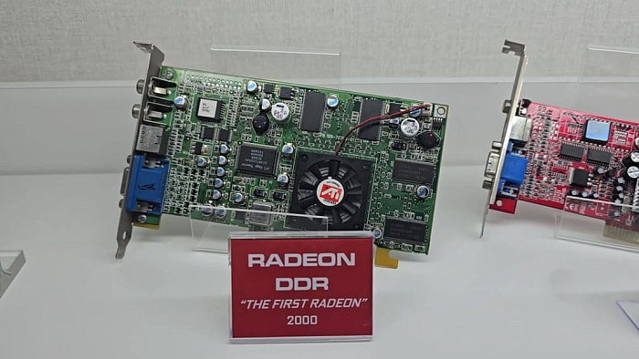 Любитель железа показал коллекцию видеокарт из флагманов AMD и NVIDIA