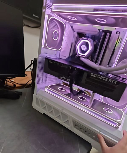 Пользователь запечатлел момент возгорания игрового флагмана GeForce RTX 5090