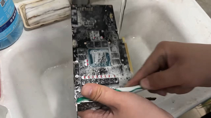 GeForce RTX 3070 пережила удар молнии и дальнейший пожар