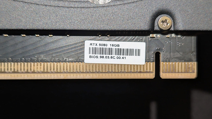 Покупатели видеокарт PNY сталкиваются с нестабильной работой из-за заводских наклеек на контактах PCI Express