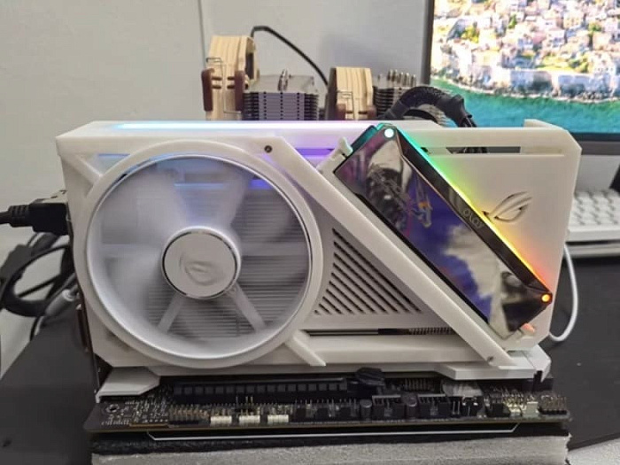 Энтузиаст создал корпус для видеокарты со слотом для модуля памяти DDR5
