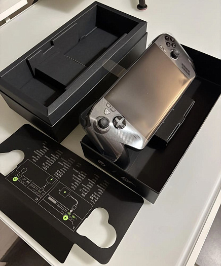 Первые покупатели ASUS ROG Xbox Ally получили консоль раньше запуска