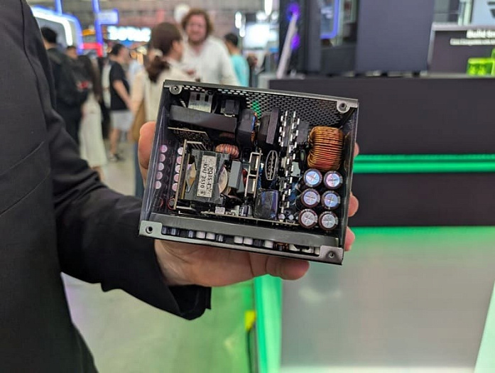 COMPUTEX: ADATA XPG показала серию компактных блоков питания PYMCORE SFX
