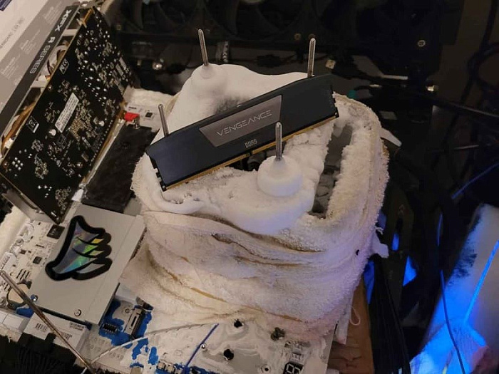 И вновь разгон DDR5 позволил установить рекордную скорость работы 13153 MT/s И вновь разгон DDR5 позволил установить рекордную скорость работы 13153 MT/s