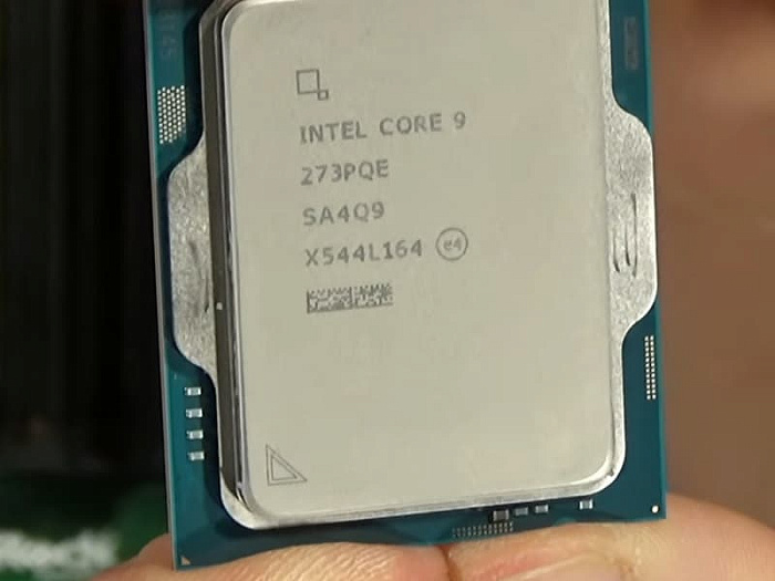12 P-ядер процессора Core 9 273PQE примерно на 5% лучше Core i9-14900K в играх