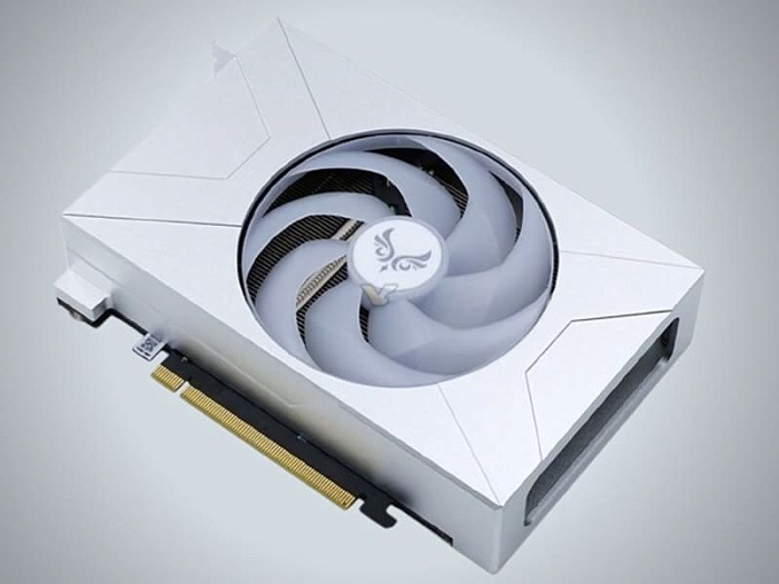 Корпус видеокарты Zephyr RTX 5060 Ti Sakura Snow X выполнен из цельного алюминия