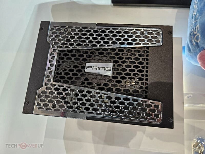 COMPUTEX: Seasonic PRIME PX-3200 получил шесть 12V-2x6 и мощность 3200 Вт
