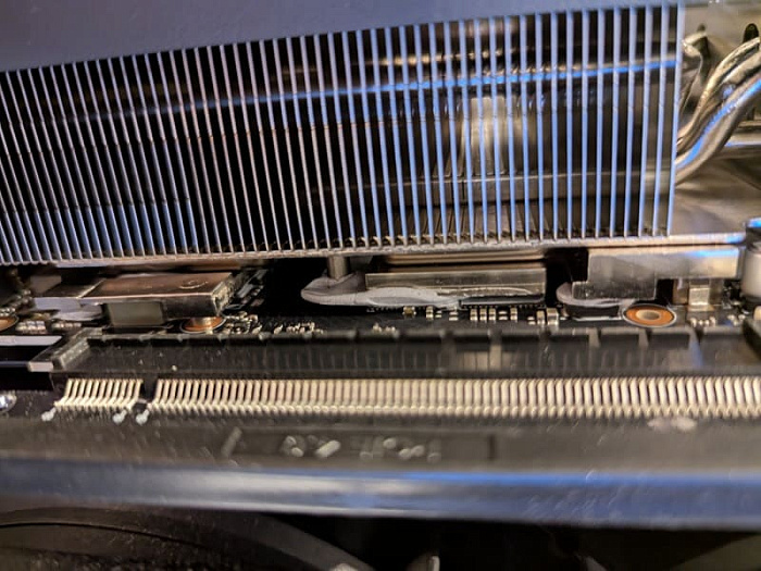 Новый термогель на видеокартах GIGABYTE RTX 5000 вновь протекает