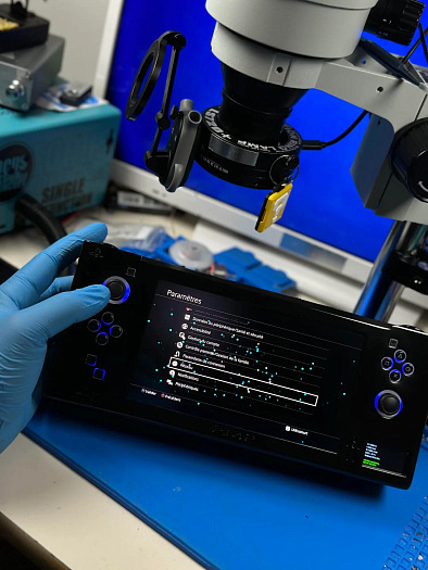 Энтузиаст превратил Sony PlayStation 4 Slim в портативную консоль