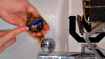 Энтузиаст вычистил видеокарту ASUS ROG Matrix 9800 GT, полностью забитую смолой от сигарет