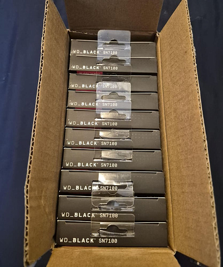 Покупатель одного накопителя WD_BLACK SN7100 получил коробку с 10 экземплярами