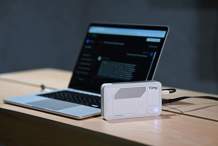 Tiiny AI Pocket Lab &ndash; 190 TOPS производительности при работе с ИИ в крайне компактном исполнении