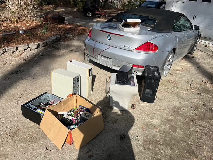 Любитель рыться в контейнере с электронными отходами нашёл 64 Гбайта DDR4