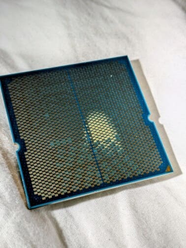 Два процессора Ryzen 9 9950X вышли из строя по неизвестным причинам