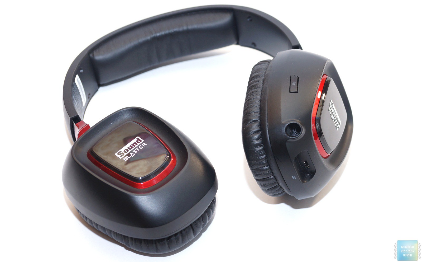 Complete with scared. Наушники Sound Blaster gh0180a. Creative Sound Blaster hx6 7.1 наушники. Sound Blaster tactic3d Alpha звуковая карта. Наушники Soundking ej780.