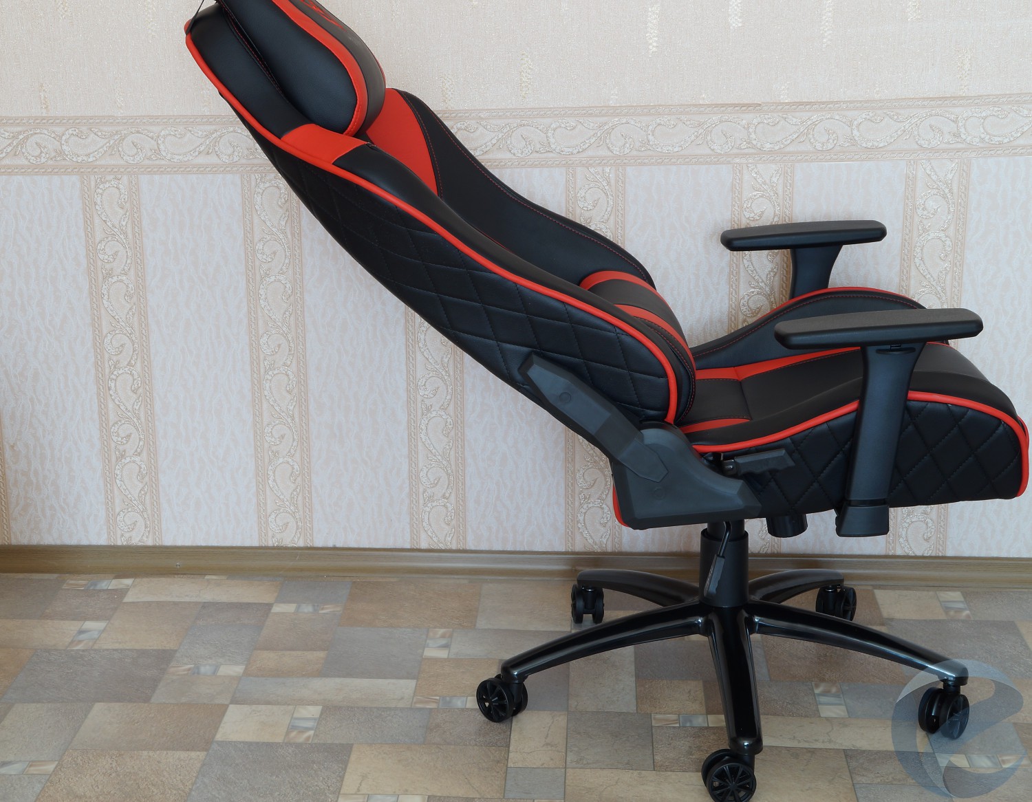Внешний вид игрового кресла ThunderX3 TGC30